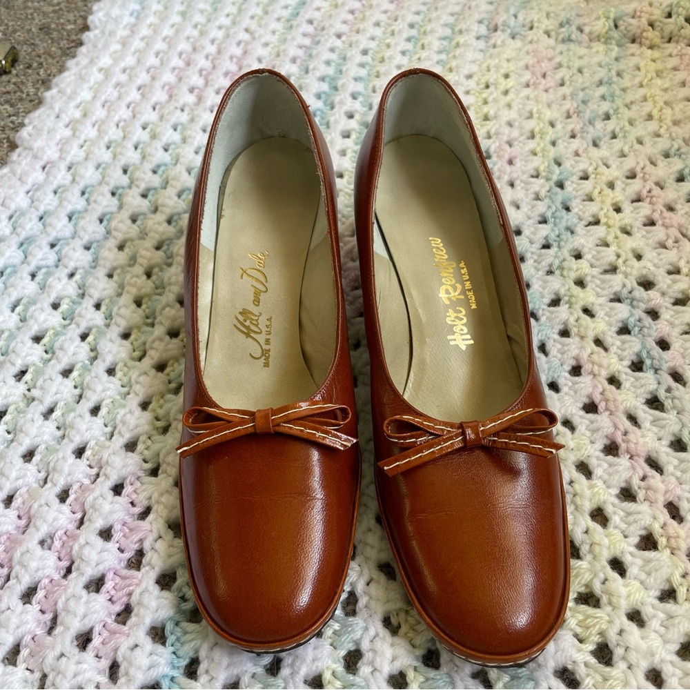 *SOLD* Vintage Hold Renfrew Pumps